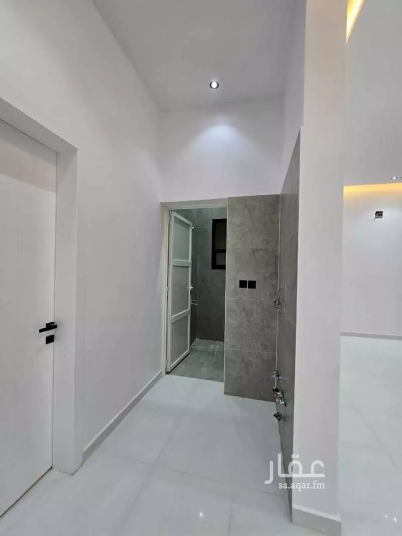6 bedroom villa in Al Janadriyah 10