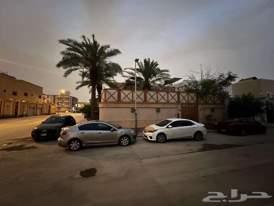 فيلا 8 غرف في الزهراء 2