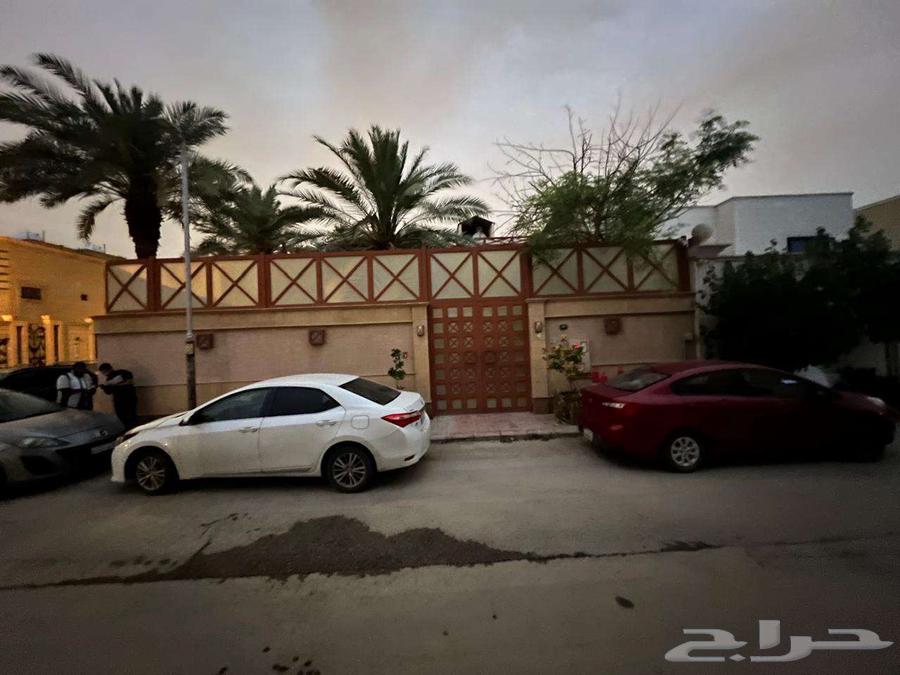 فيلا 8 غرف في الزهراء 3