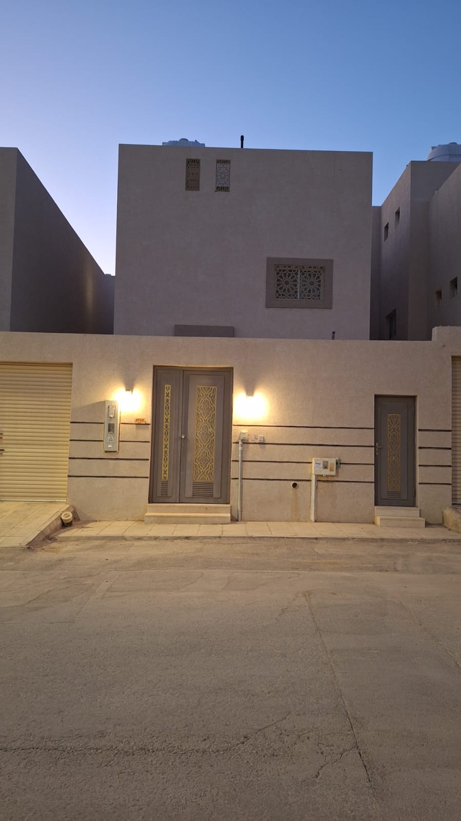 فيلا 8 غرف في الجنادرية 2
