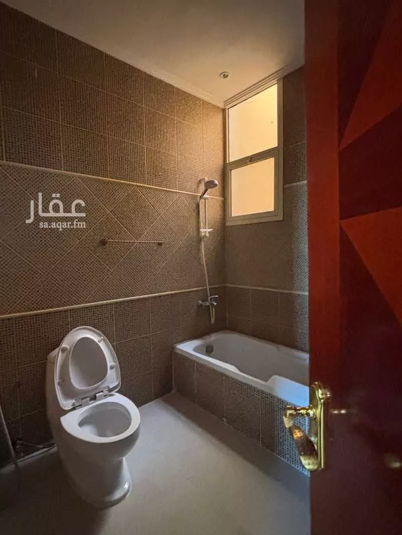 فيلا 7 غرف في عرقة 4