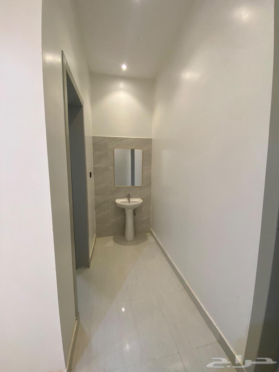2 bedroom apartment in Al Janadriyah 6