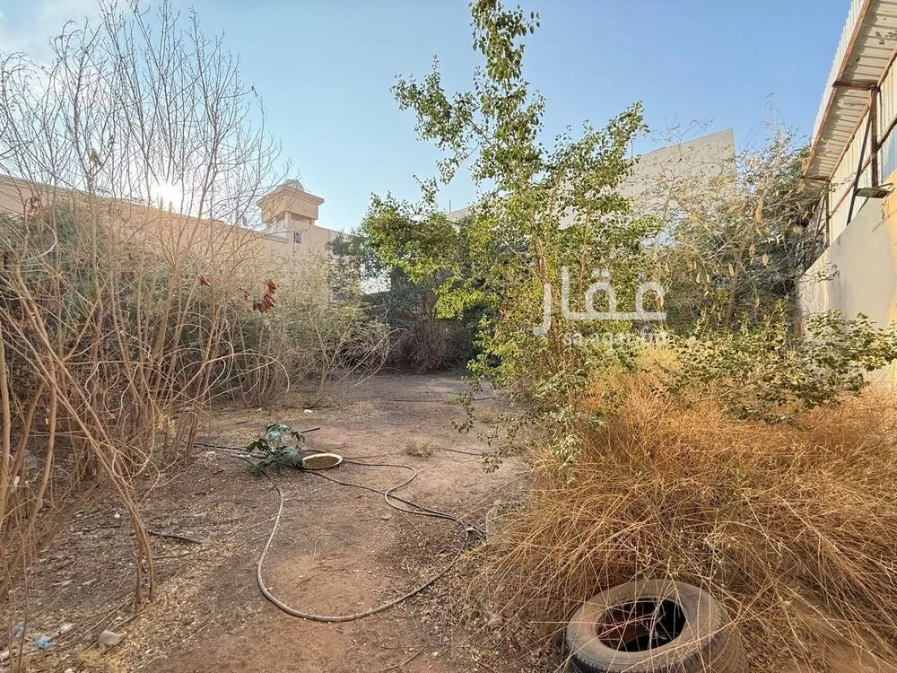 304 sqm land in Al Hazm 4