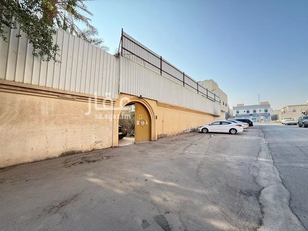 304 sqm land in Al Hazm 5
