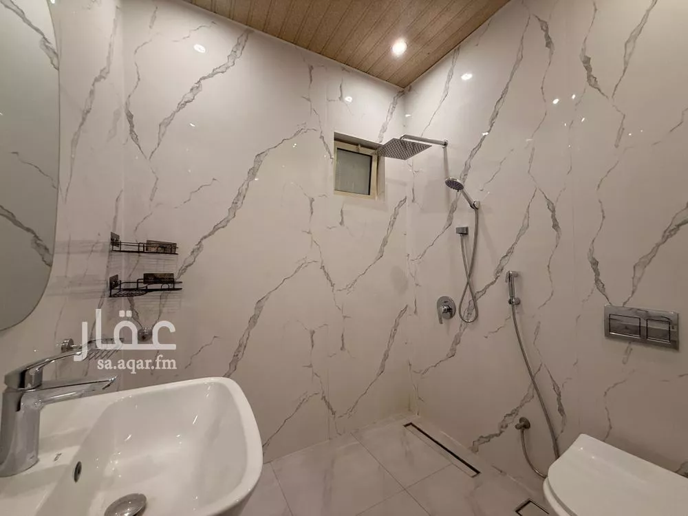 دور 4 غرف في الملك فهد 11
