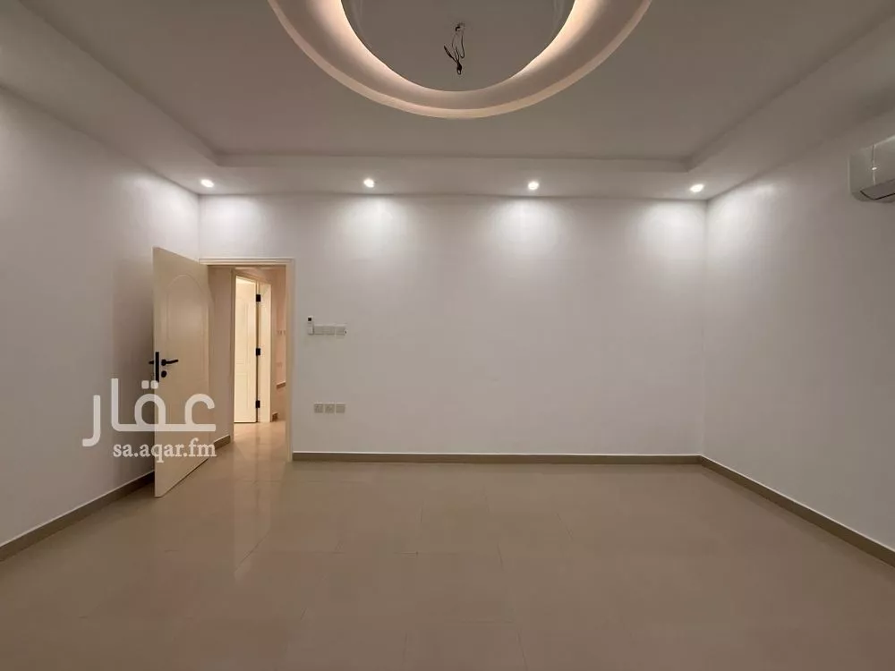 دور 4 غرف في الملك فهد 18