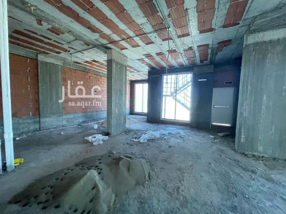 محل 1268 م² في طيبة 6