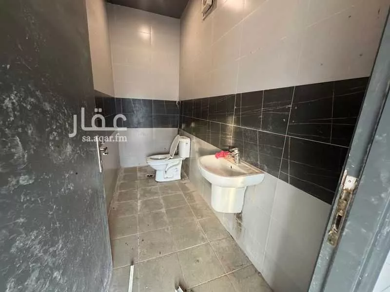 محل 726 م² في الرحاب 5