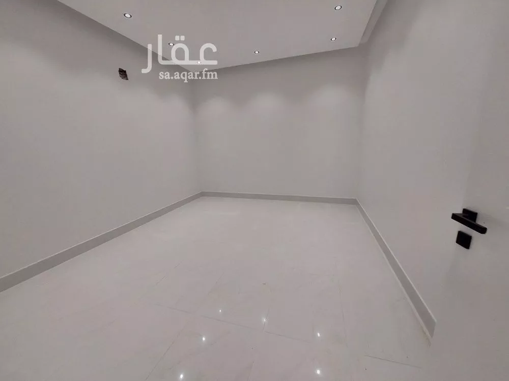 فيلا 5 غرف في العريجاء الغربية 13