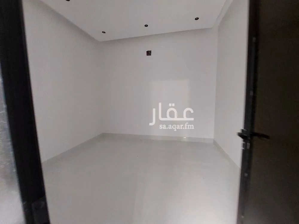 فيلا 5 غرف في العريجاء الغربية 3