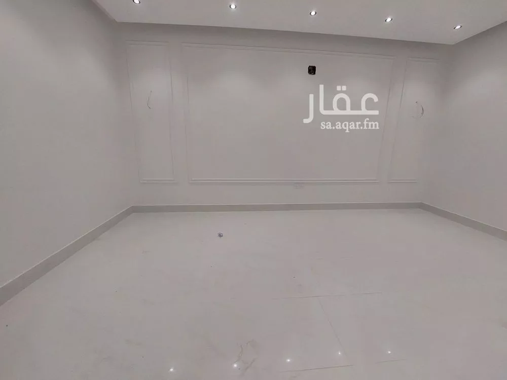 فيلا 5 غرف في العريجاء الغربية 10