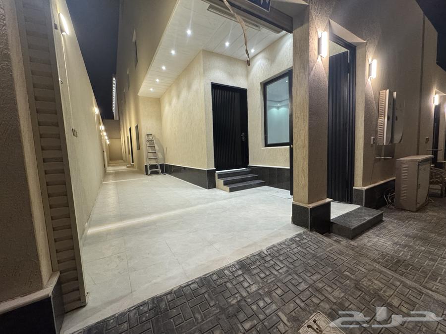 5 bedroom villa in Al Janadriyah 2
