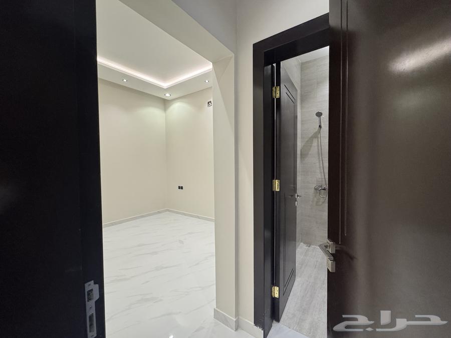 5 bedroom villa in Al Janadriyah 12