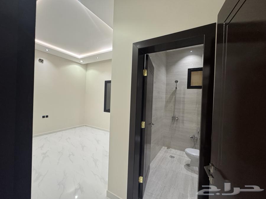 5 bedroom villa in Al Janadriyah 14