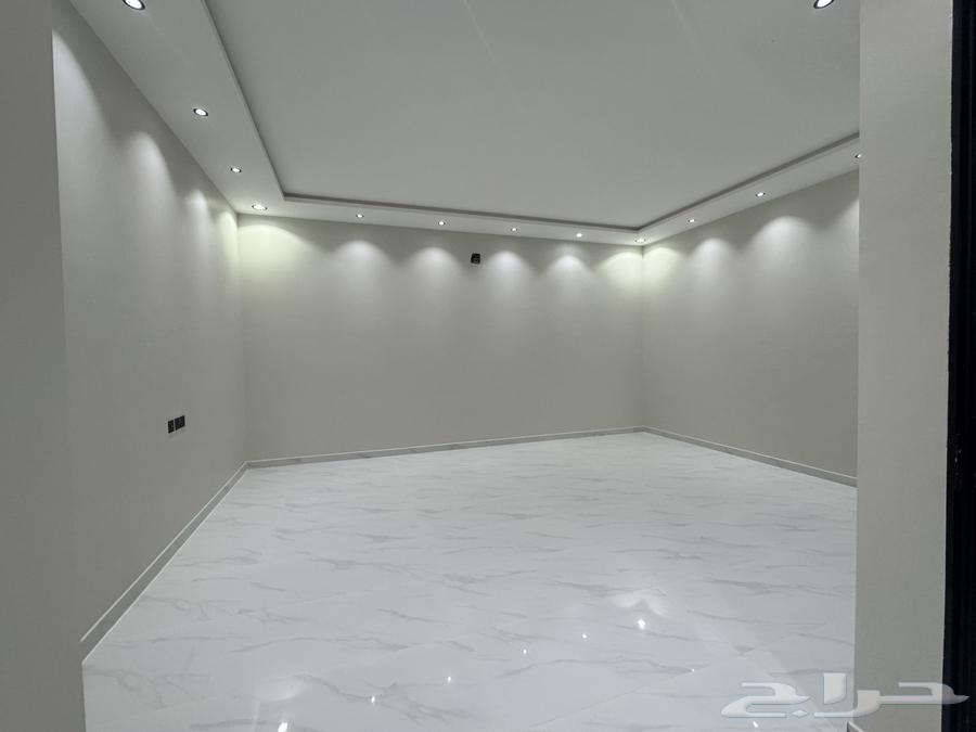 5 bedroom villa in Al Janadriyah 3