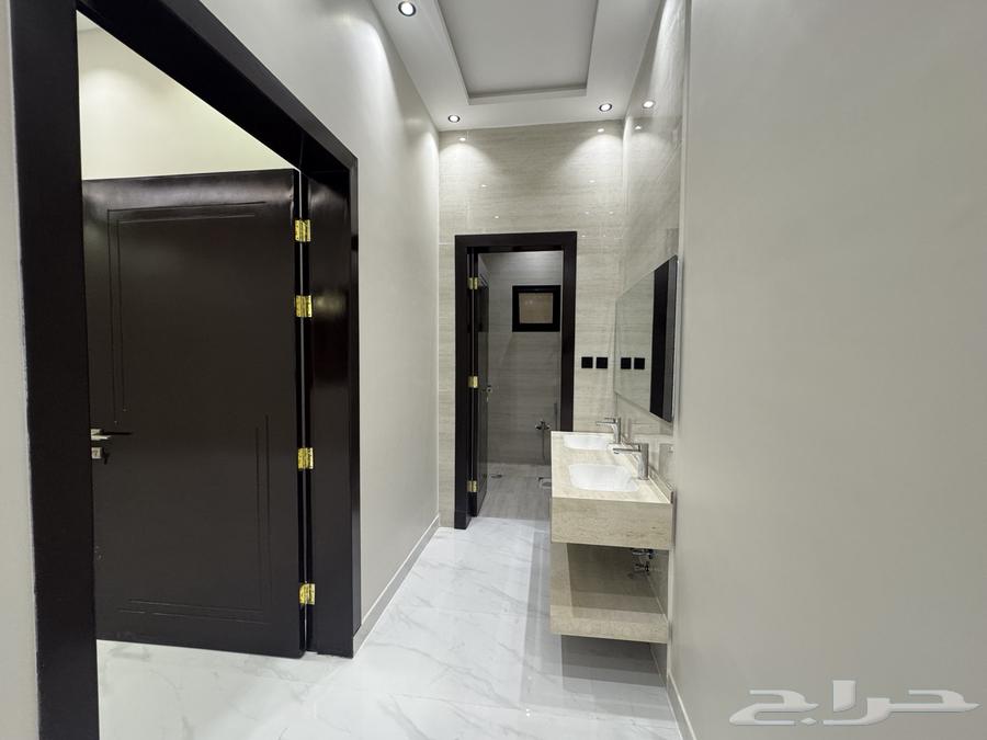 5 bedroom villa in Al Janadriyah 4