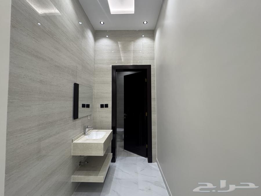 5 bedroom villa in Al Janadriyah 8