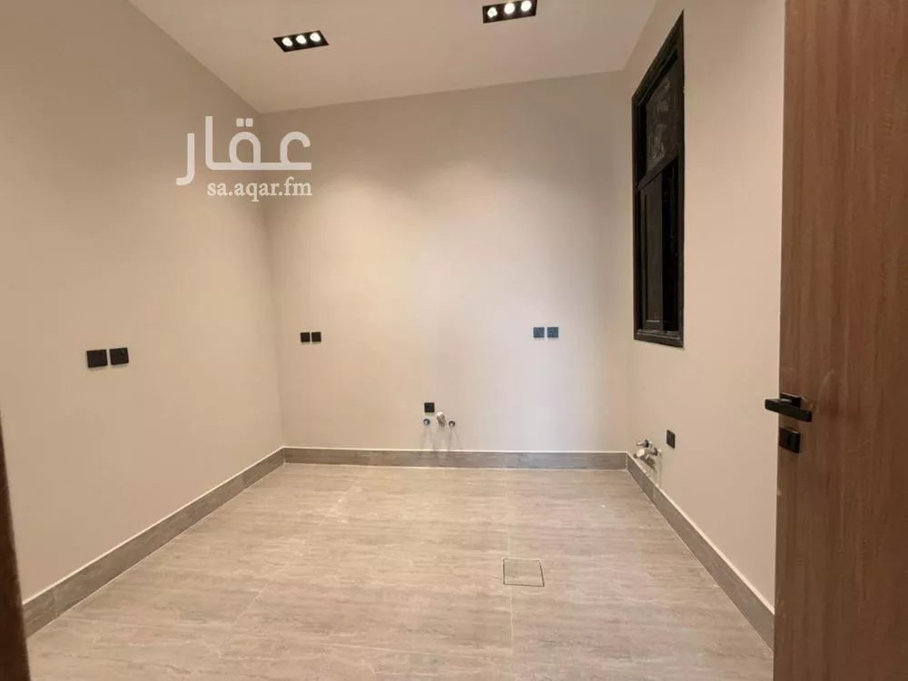 3 bedroom apartment in Al Yarmouk 8