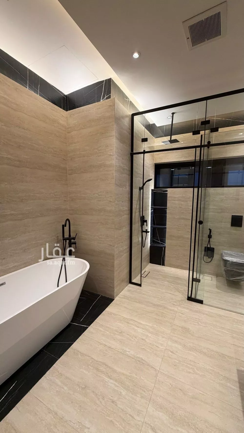 6 bedroom villa in Al Malqa 16