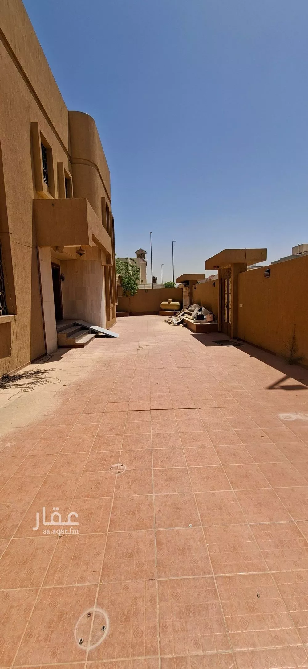 فيلا 8 غرف في الملك فهد 8