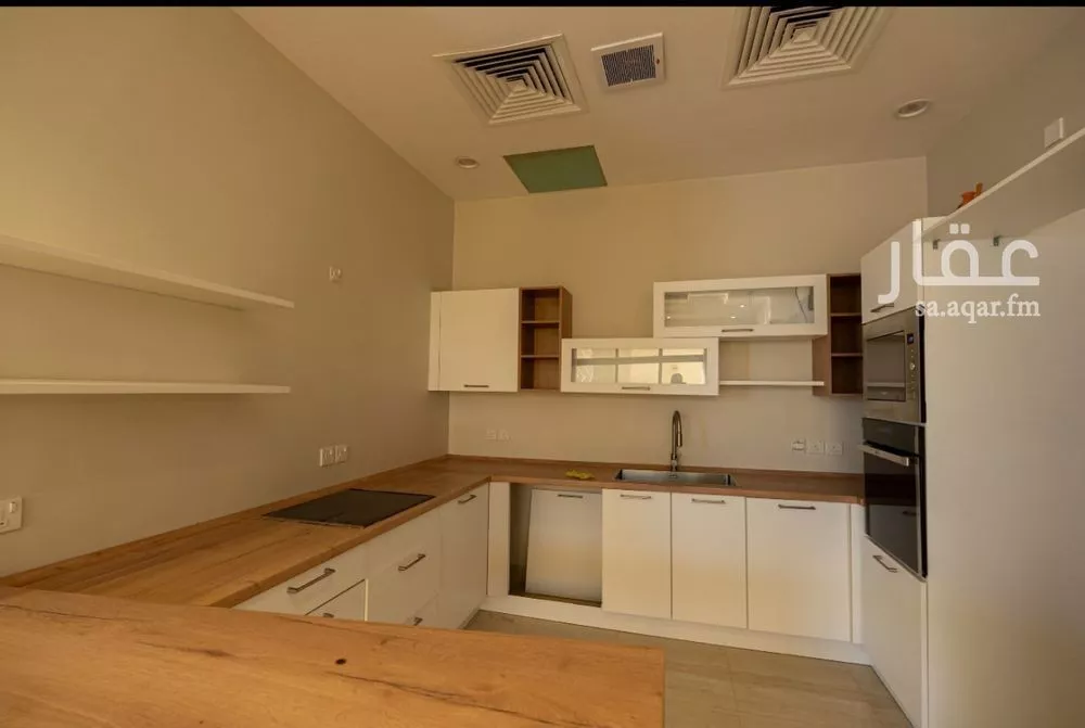 5 bedroom villa in Al Malqa 12
