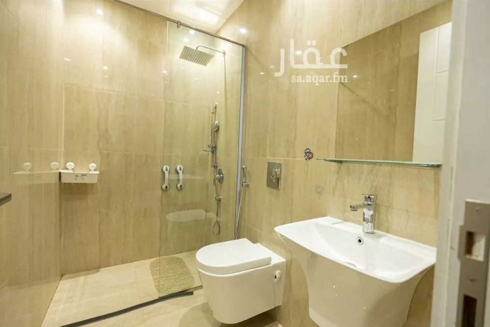5 bedroom villa in Al Malqa 13