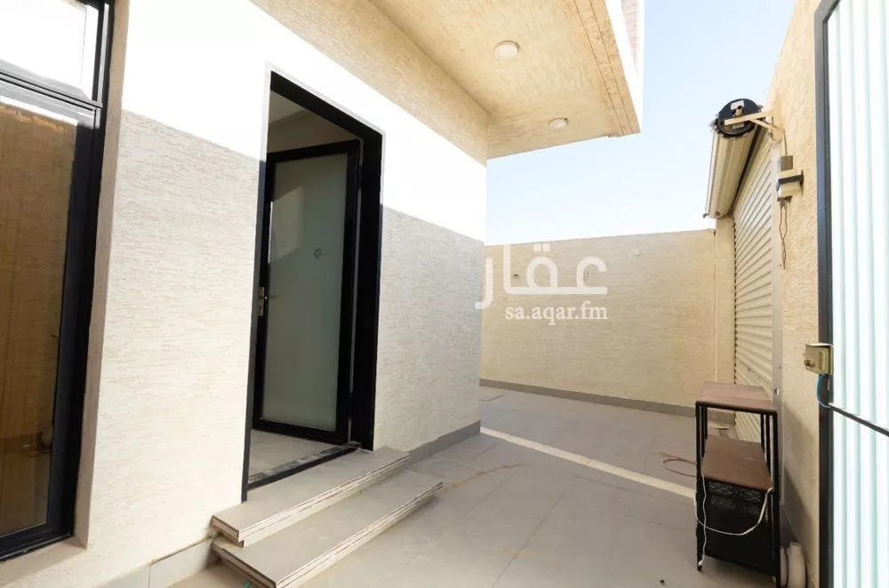5 bedroom villa in Al Malqa 18
