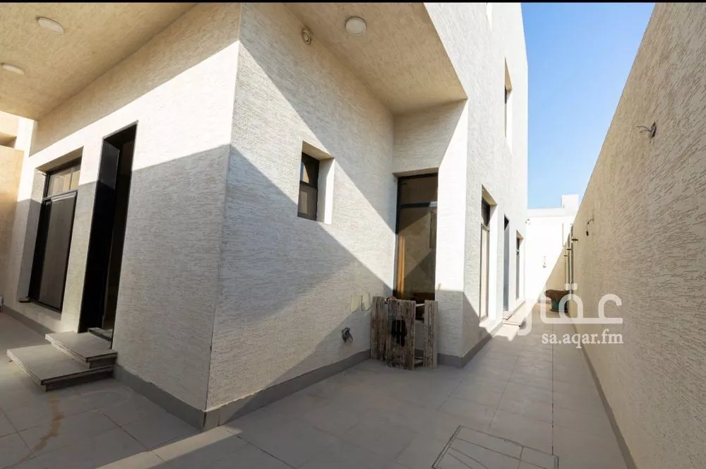 5 bedroom villa in Al Malqa 19