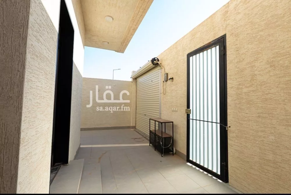 5 bedroom villa in Al Malqa 28
