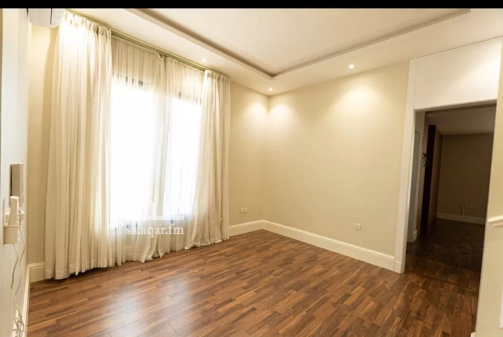 5 bedroom villa in Al Malqa 9