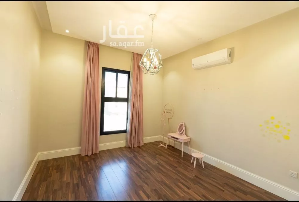 5 bedroom villa in Al Malqa 10
