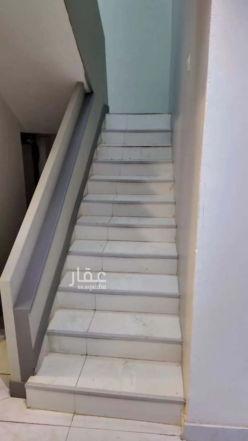 فيلا 10 غرف في المربع 18