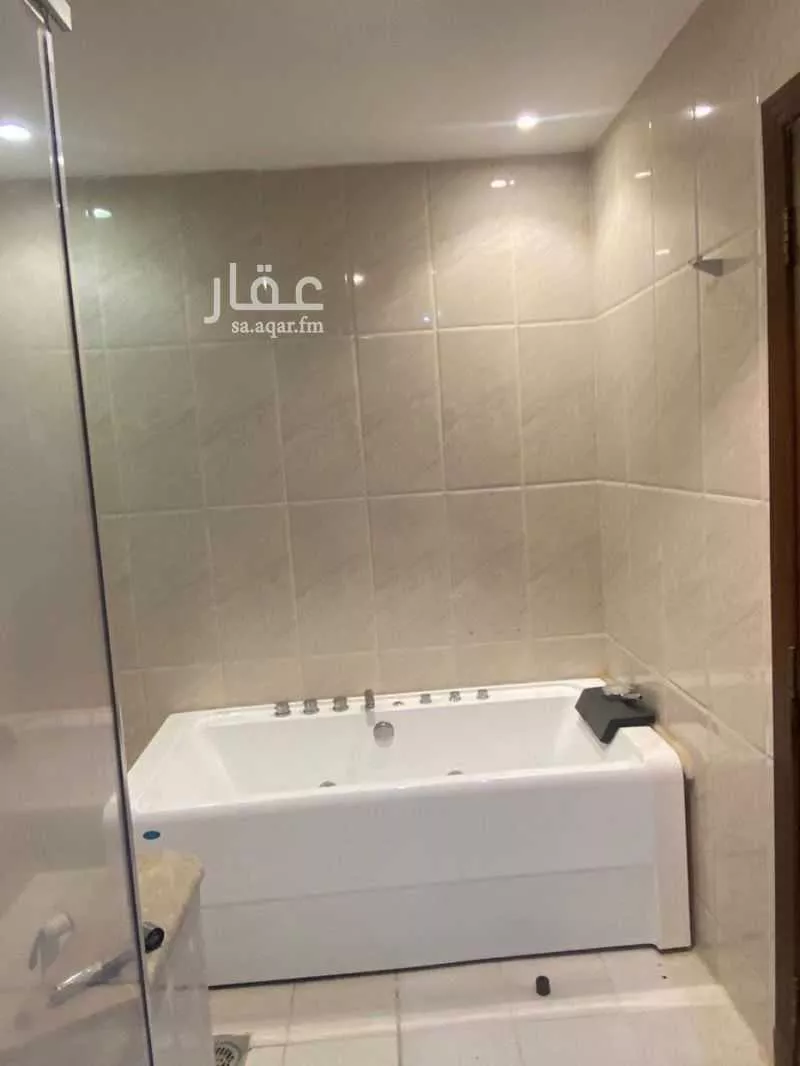 فيلا 5 غرف في الملك عبدالعزيز 10
