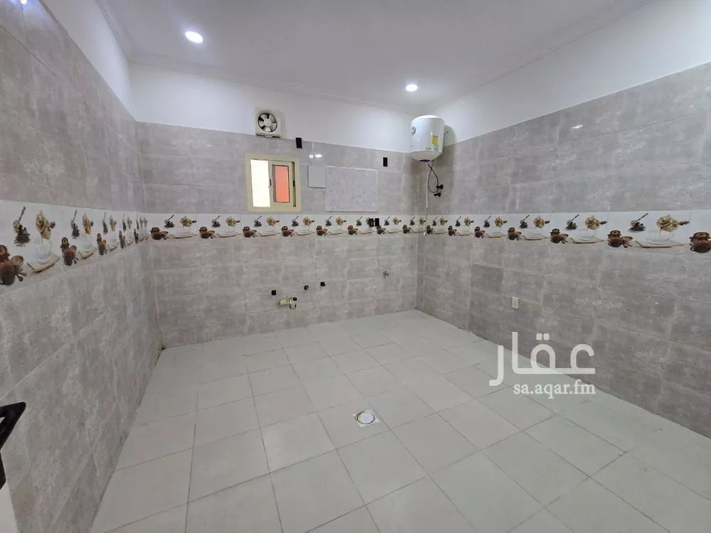 شقة 4 غرف في ضاحية الملك فهد 18