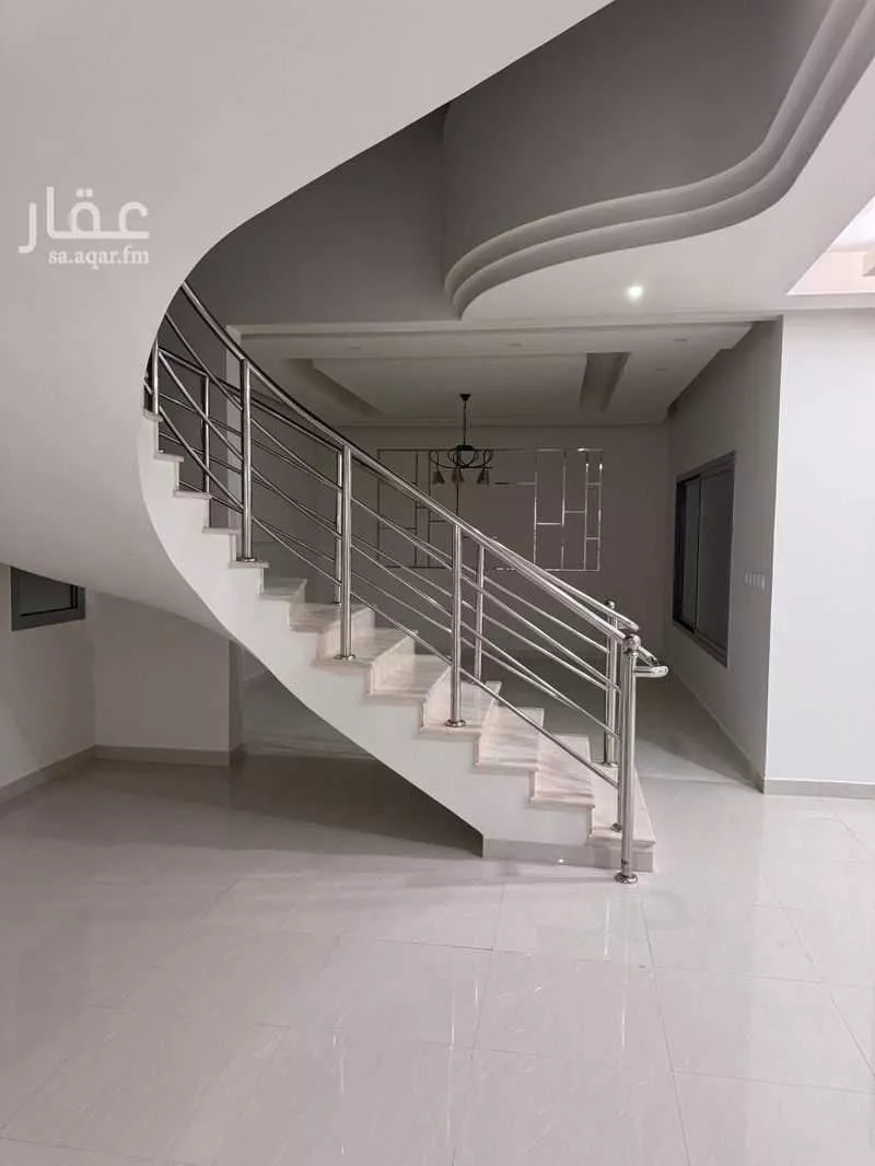 فيلا 5 غرف في الرفيعة 8