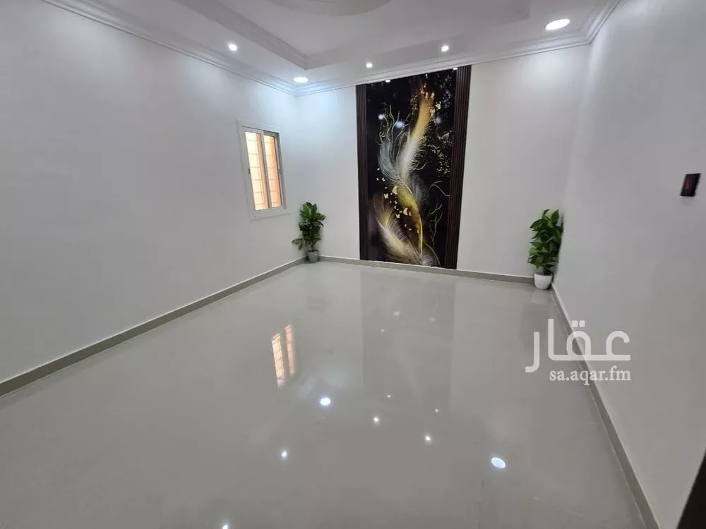 شقة 5 غرف في ضاحية الملك فهد 2