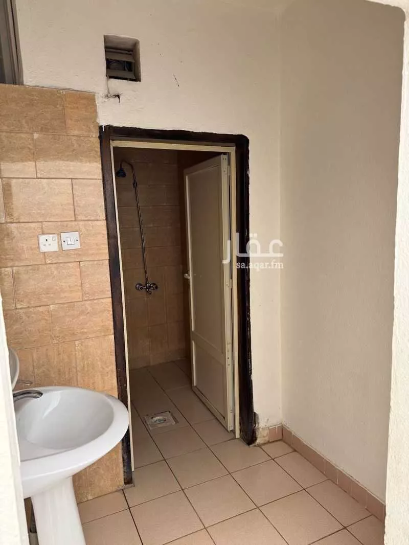 6 bedroom villa in Ishbiliyah 2