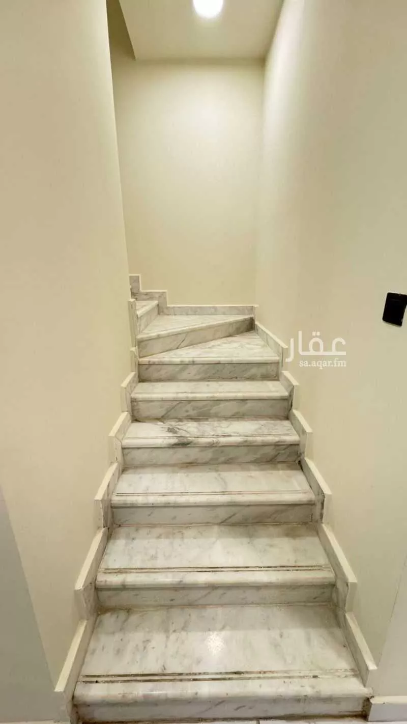 فيلا 7 غرف في الشرق 27