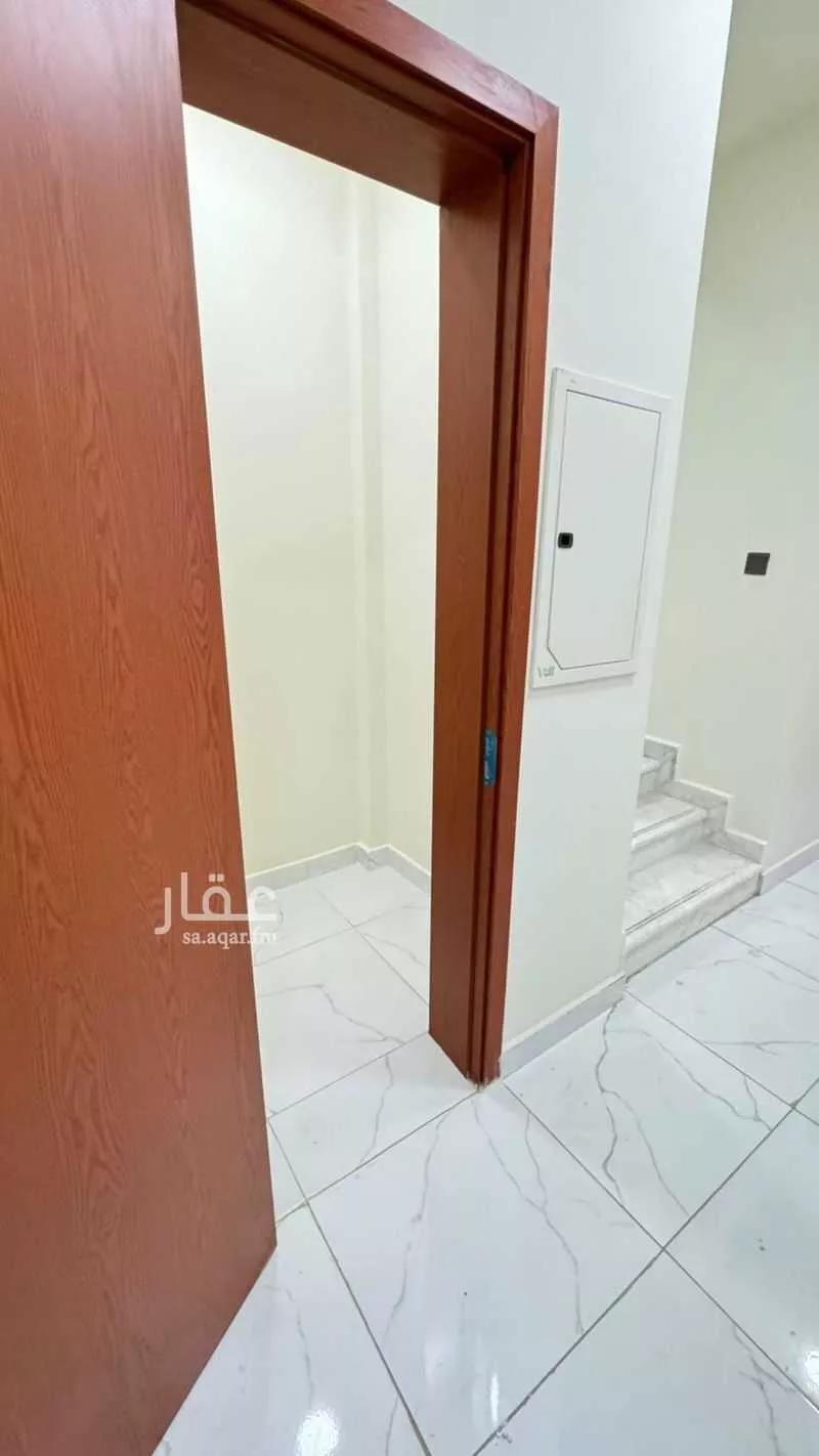 فيلا 7 غرف في الشرق 9