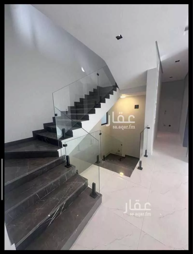 فيلا 4 غرف في السيف 10