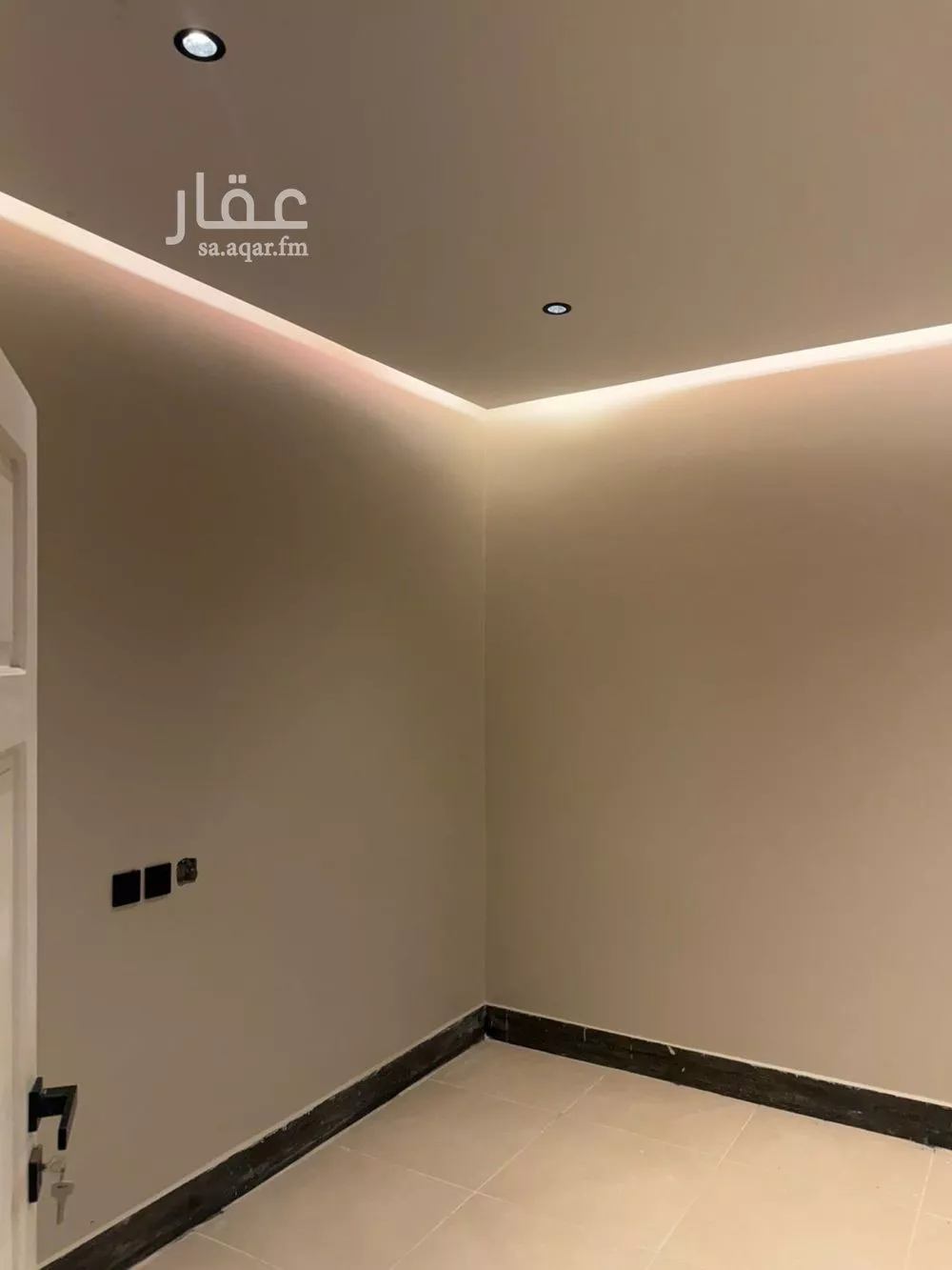 شقة 4 غرف في سكة الحديد 10