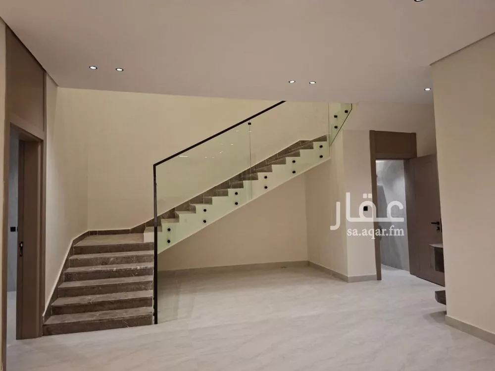 4 bedroom villa in Al Janadriyah 7
