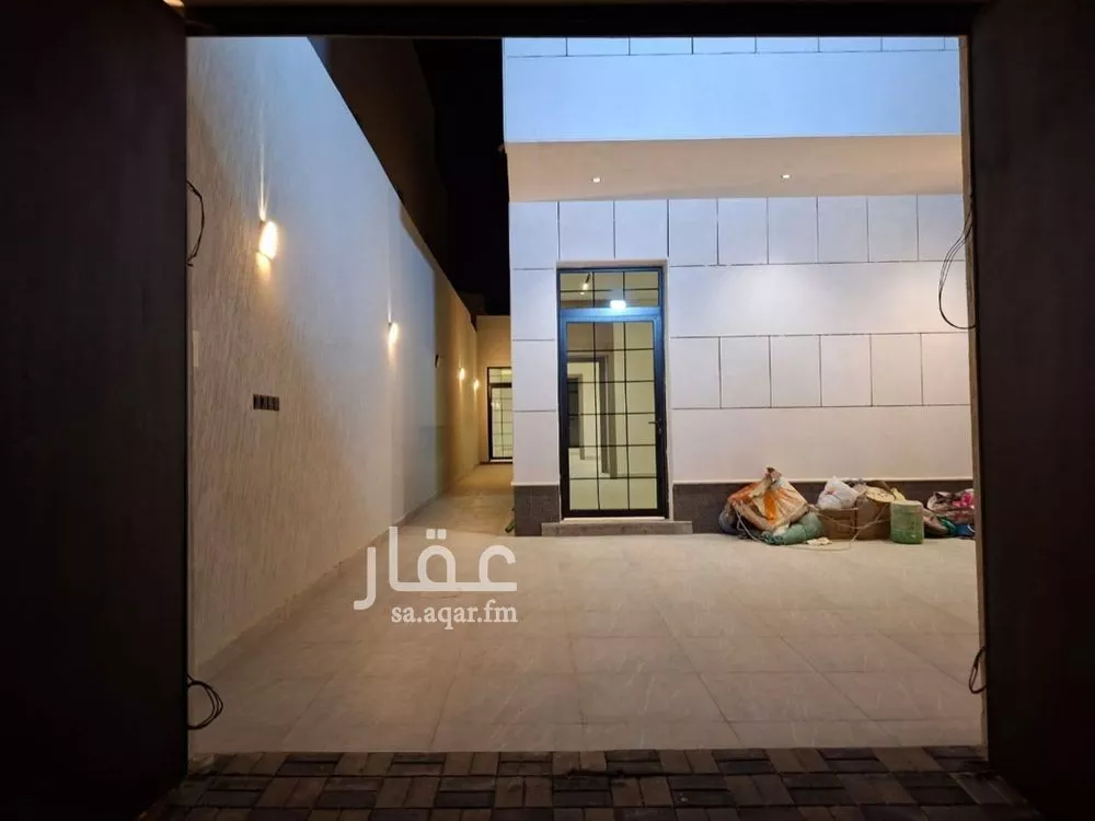 4 bedroom villa in Al Janadriyah 8