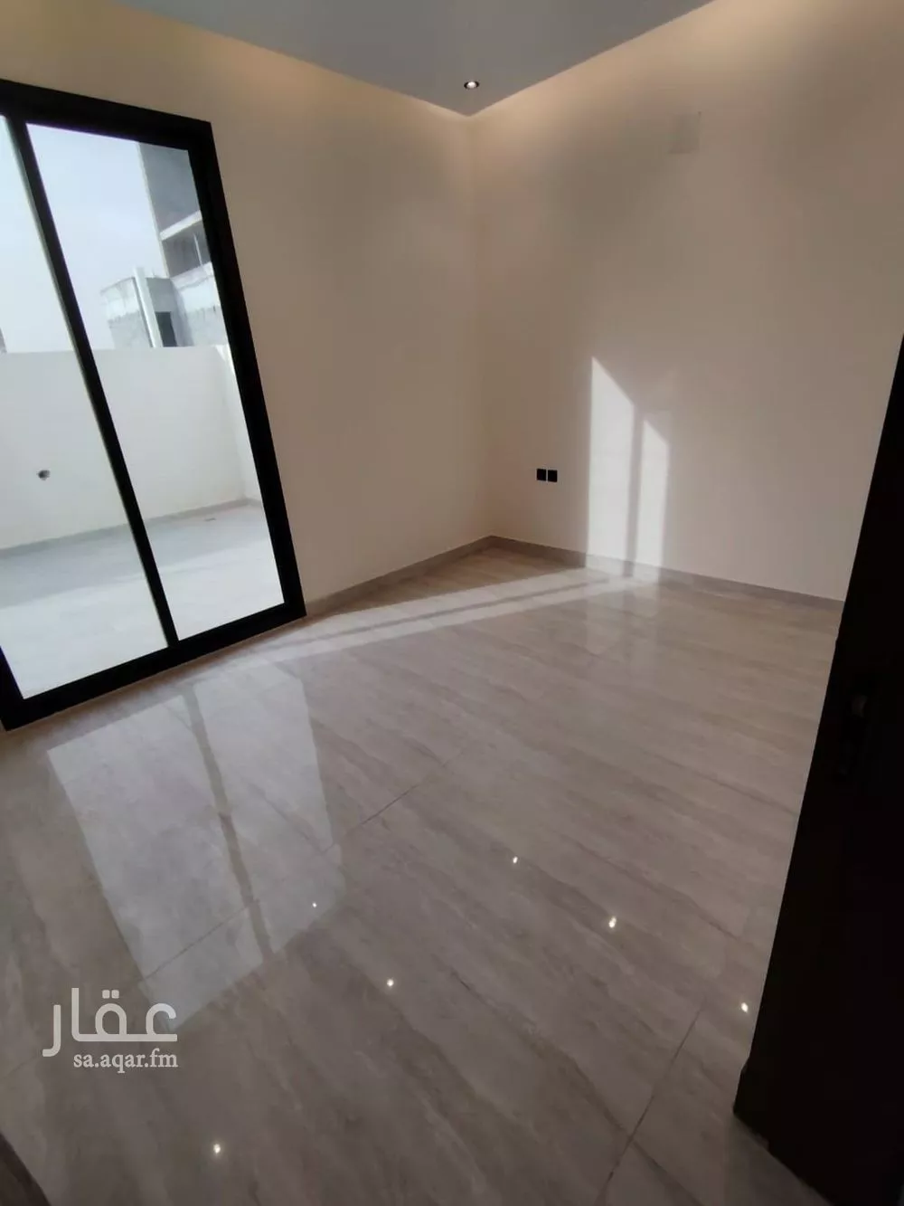 شقة 3 غرف في الرمال 4
