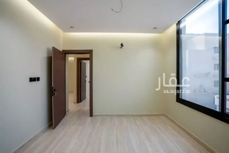 شقة 4 غرف في الروضة 8