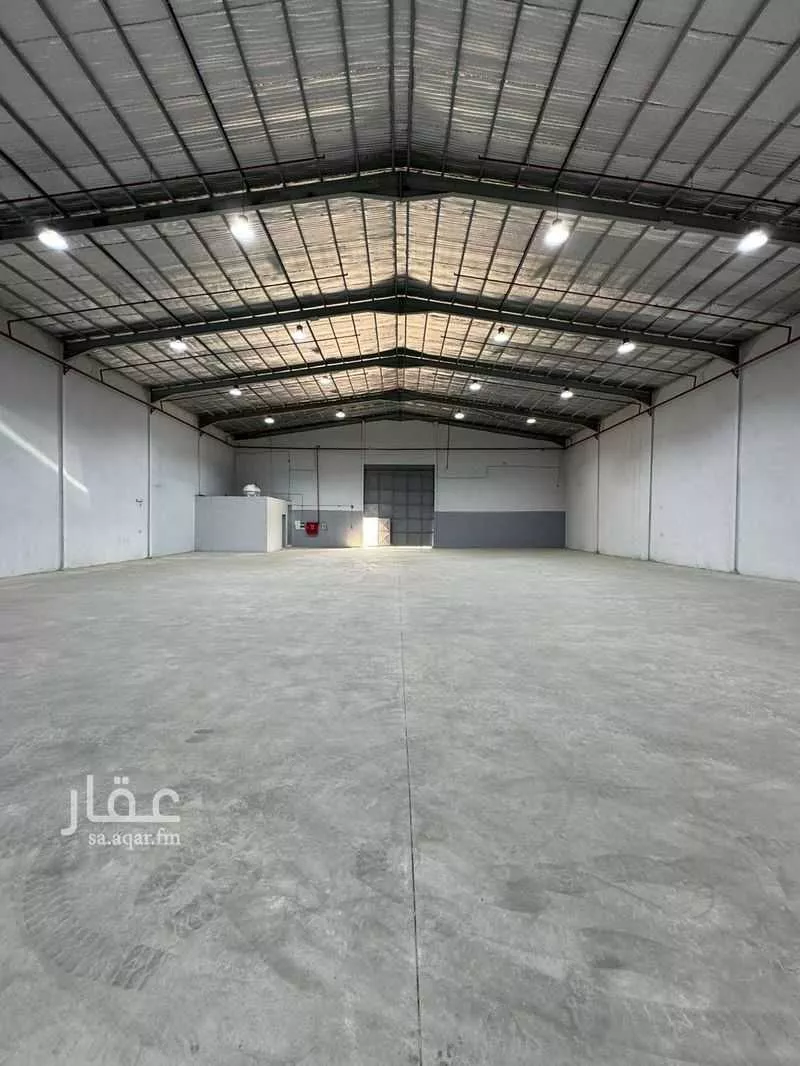 مستودع 1200 م² في طيبة 4