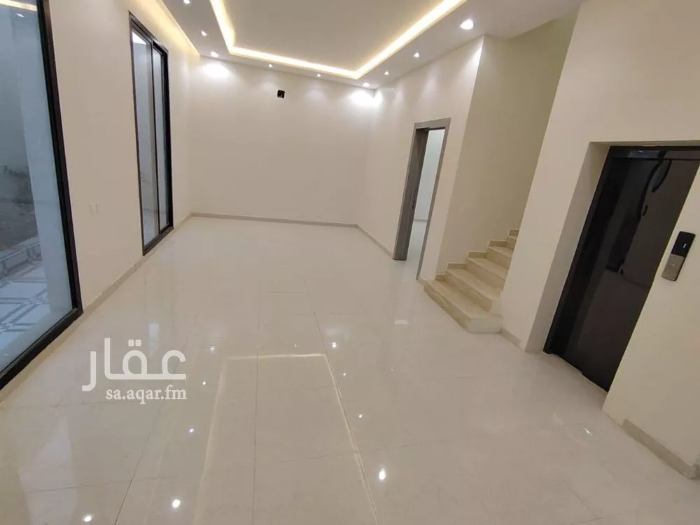 فيلا 10 غرف في الشرق 9