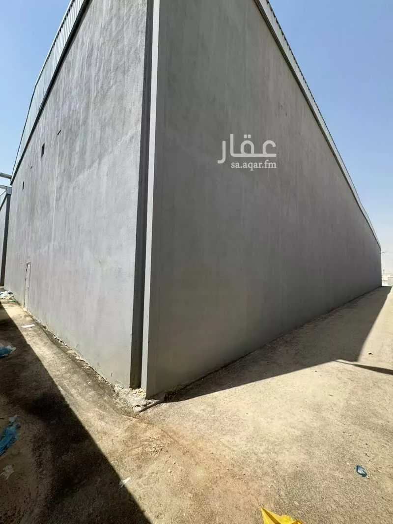 مستودع 4000 م² في طيبة 7