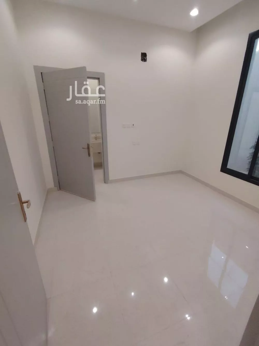 فيلا 8 غرف في الشرق 5