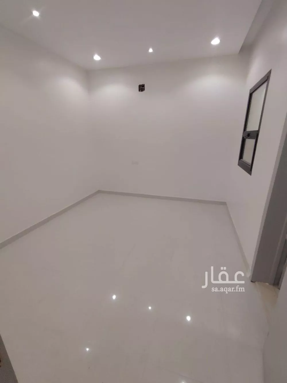فيلا 8 غرف في الشرق 10